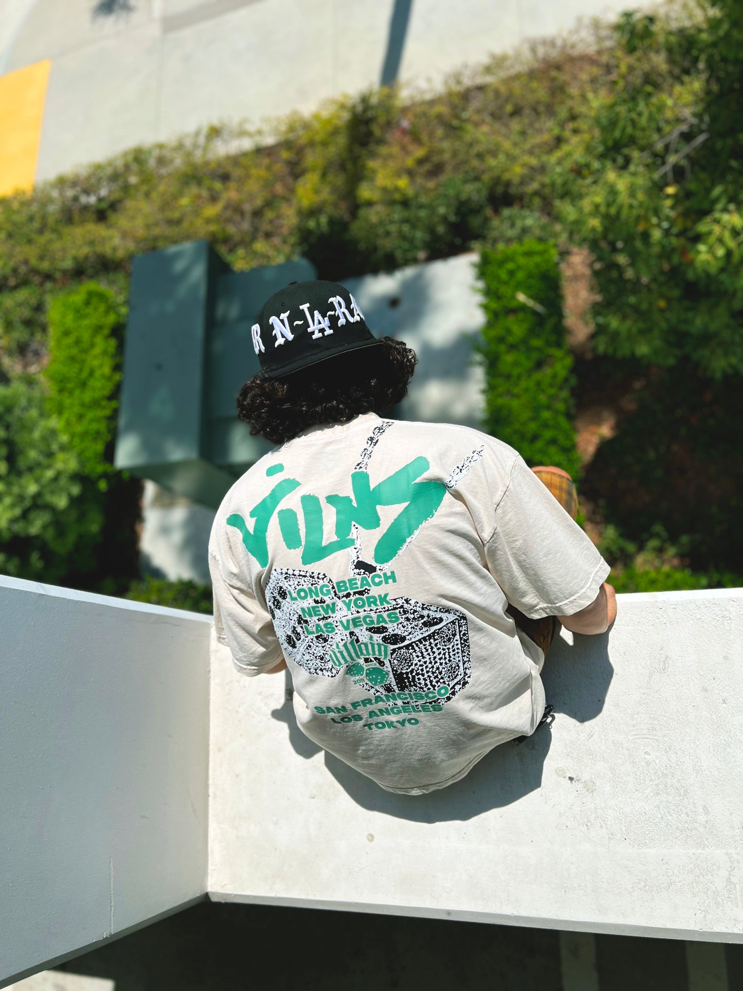 CITY TEE (CREME) W/GREEN