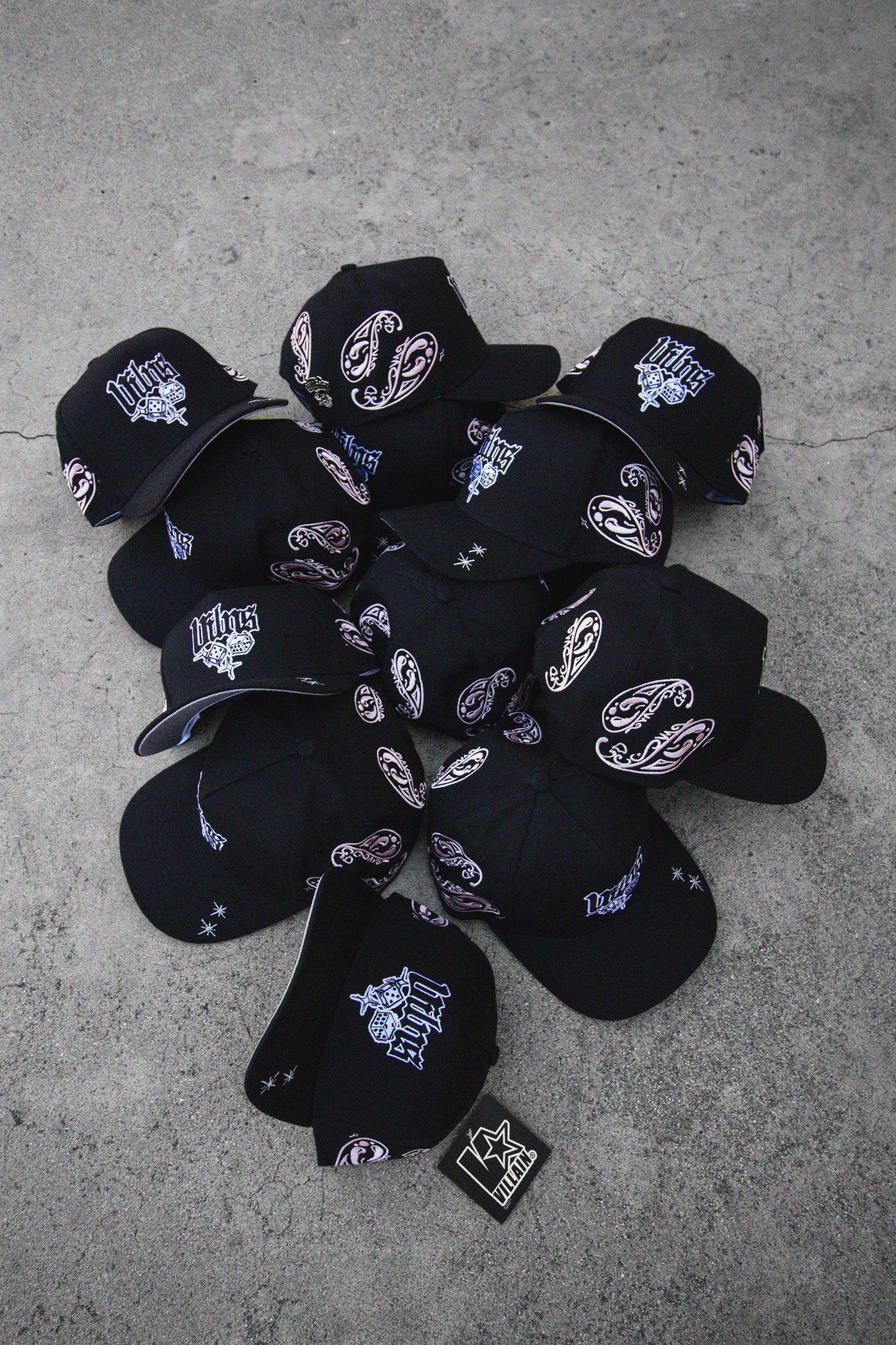 PAISLEY DICE HAT (PINK PAISLEY)