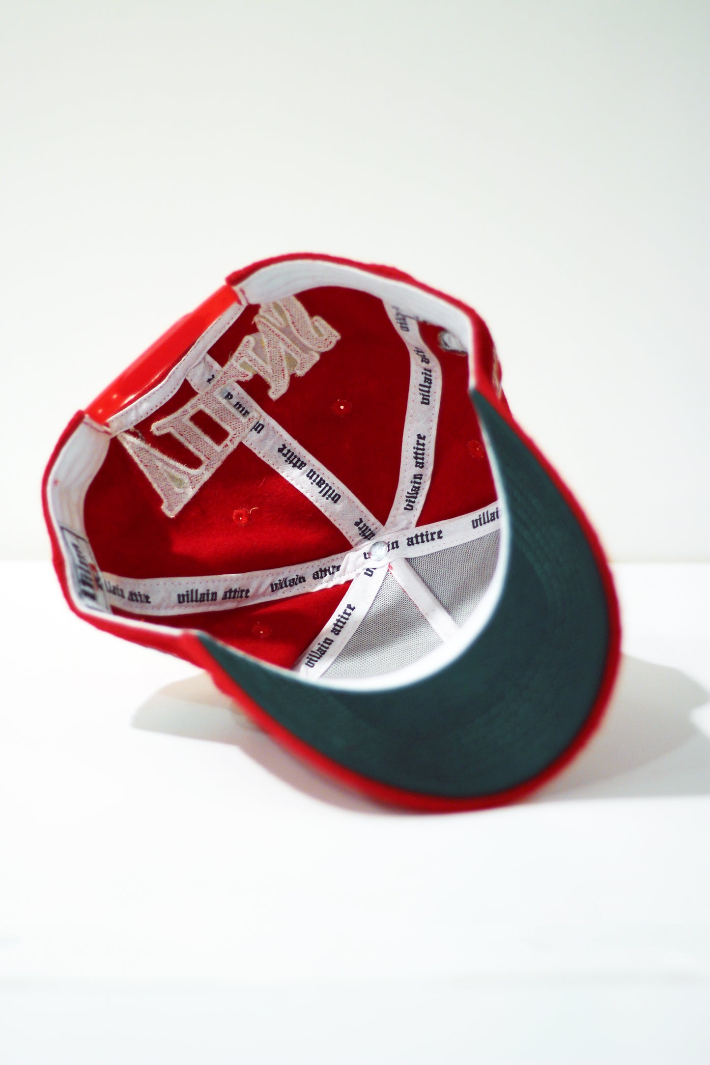 VILN "V" LIGHTNING HAT (RED/GREEN)